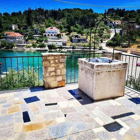 Lada, Rogac, Otok Solta * Rogac