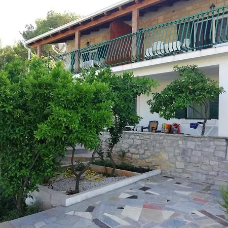 Lada, Rogac, Otok Solta