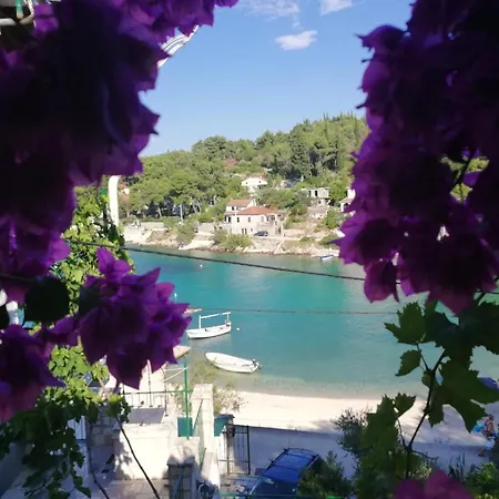 Lada, Rogac, Otok Solta アパート Rogač