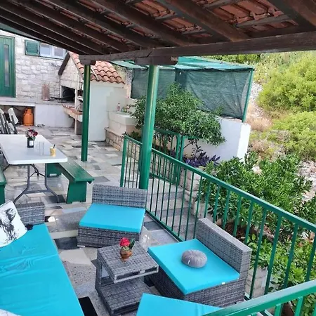 Lada, Rogac, Otok Solta Rogač