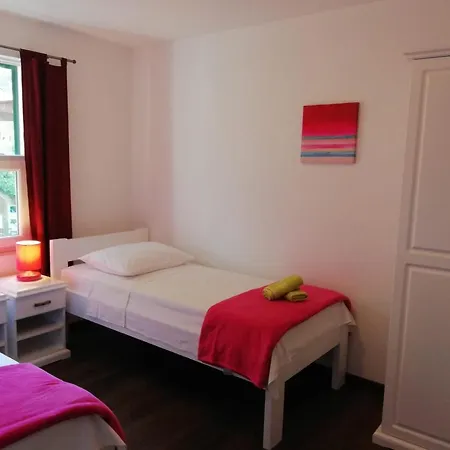 Lada, Rogac, Otok Solta *