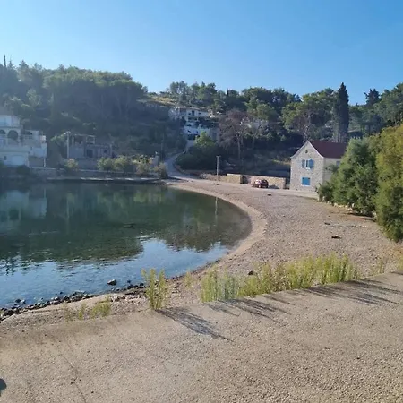 Lada, Rogac, Otok Solta Rogač