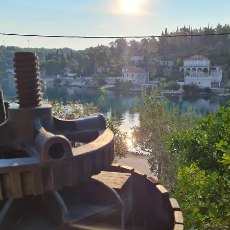 Lada, Rogac, Otok Solta * Rogač