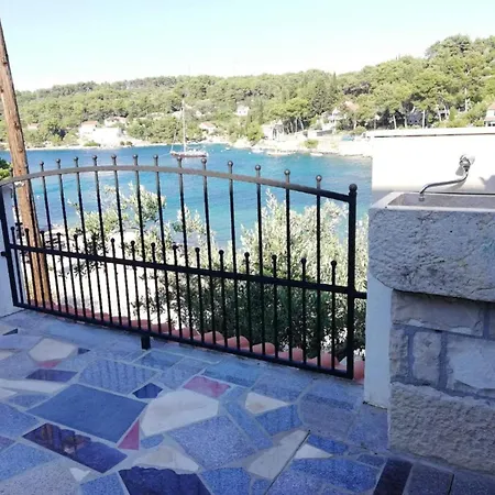 Lada, Rogac, Otok Solta Rogač