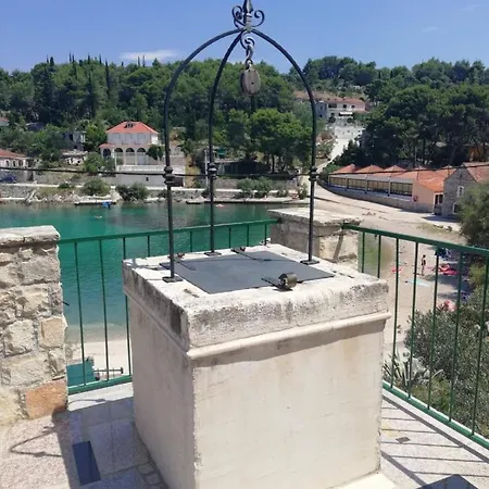 Lada, Rogac, Otok Solta *