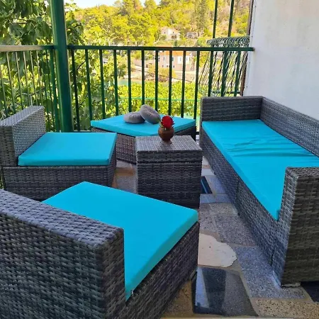 Lada, Rogac, Otok Solta Rogač