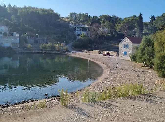 Lada, Rogac, Otok Solta Rogač