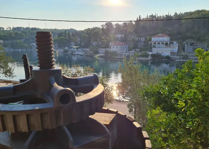 Lada, Rogac, Otok Solta * Rogač