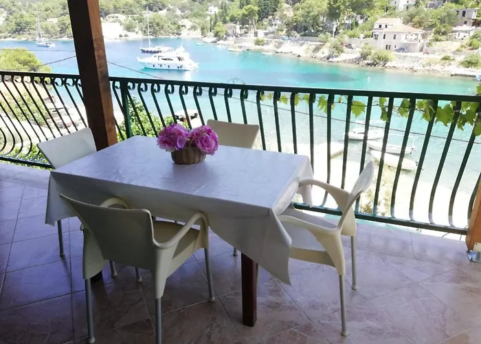 Lada, Rogac, Otok Solta *